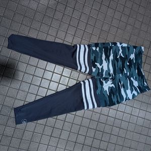 Bombshell camo leggings